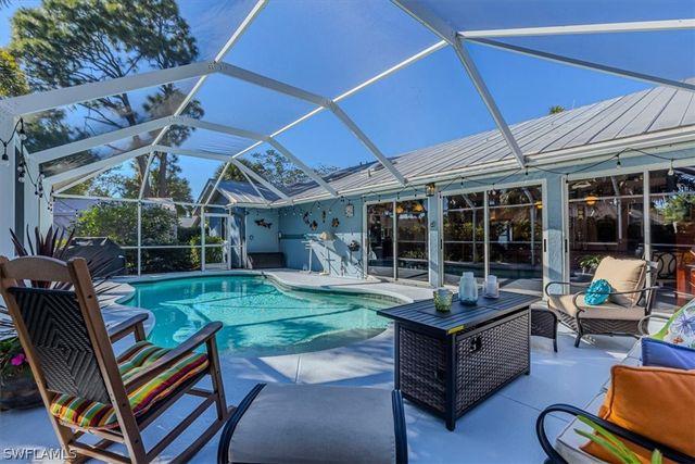 2442 Outrigger LN, Naples, FL 34104