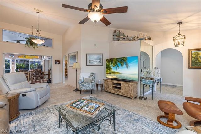 2442 Outrigger LN, Naples, FL 34104