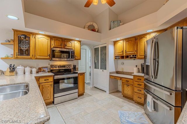 2442 Outrigger LN, Naples, FL 34104