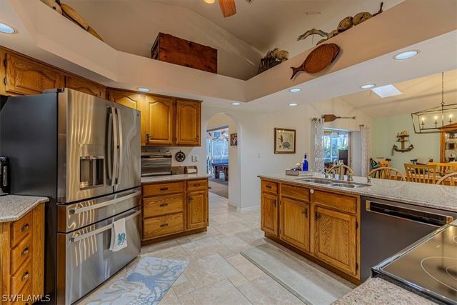 2442 Outrigger LN, Naples, FL 34104