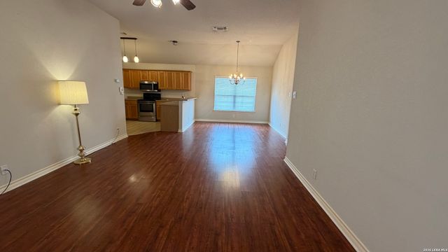 609 MEADOW ARBOR LN, Universal City, TX 78148