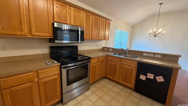 609 MEADOW ARBOR LN, Universal City, TX 78148