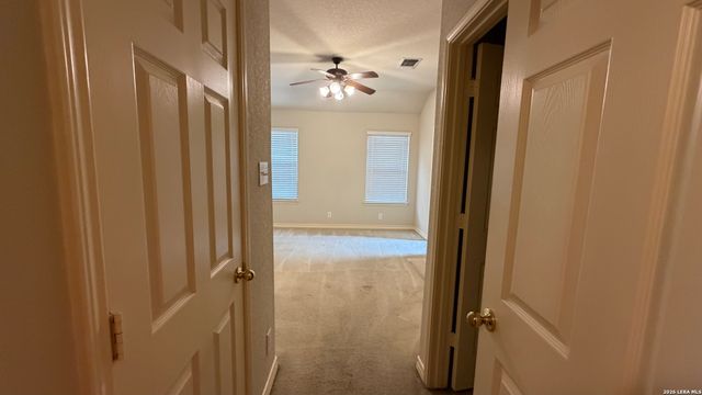 609 MEADOW ARBOR LN, Universal City, TX 78148