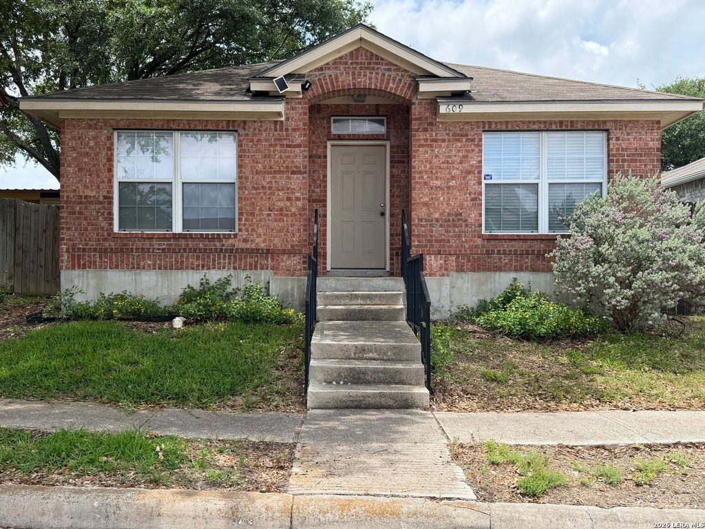 609 MEADOW ARBOR LN, Universal City, TX 78148