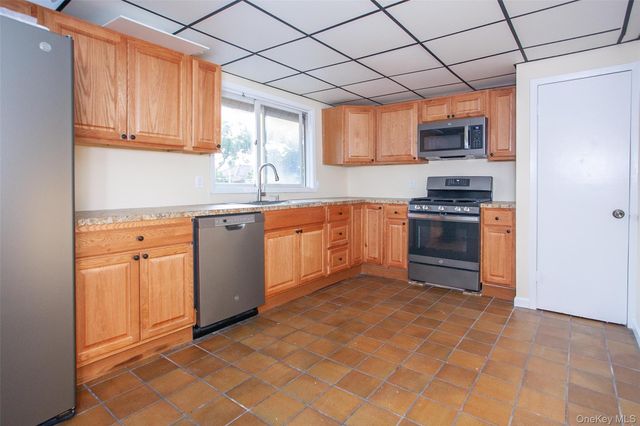 35 W Olive Street, Long Beach, NY 11561