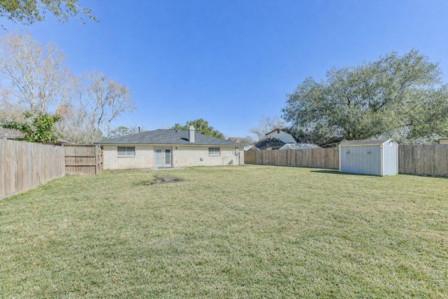 5104 Apple Springs Drive, Pearland, TX 77584