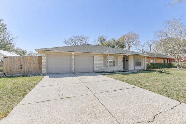 5104 Apple Springs Drive, Pearland, TX 77584