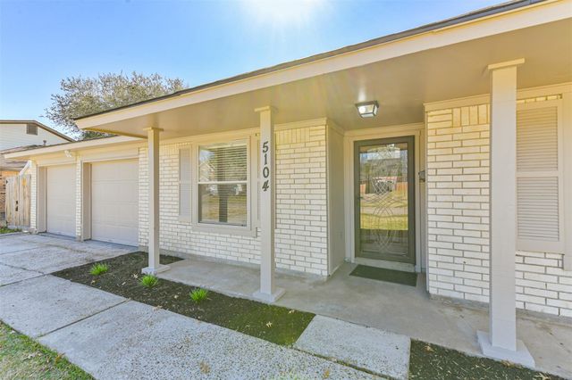 5104 Apple Springs Drive, Pearland, TX 77584