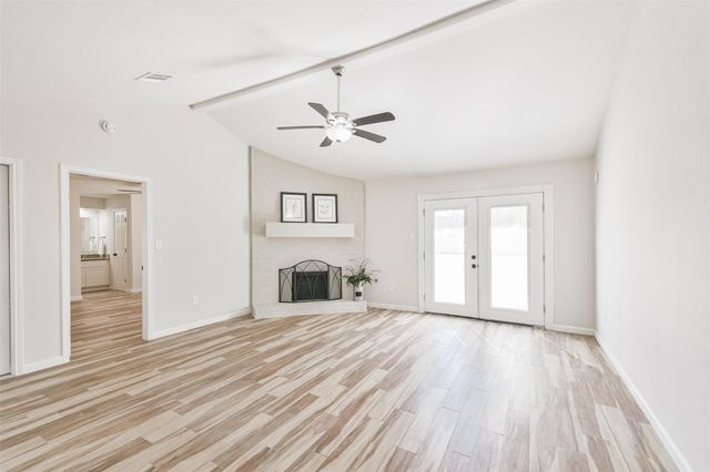 5104 Apple Springs Drive, Pearland, TX 77584