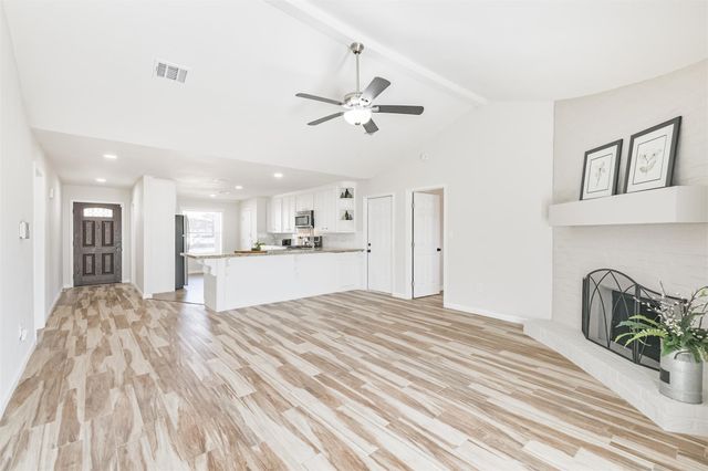 5104 Apple Springs Drive, Pearland, TX 77584