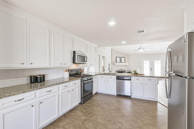 5104 Apple Springs Drive, Pearland, TX 77584