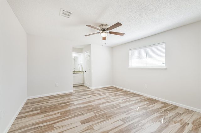 5104 Apple Springs Drive, Pearland, TX 77584