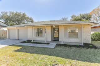 5104 Apple Springs Drive, Pearland, TX 77584