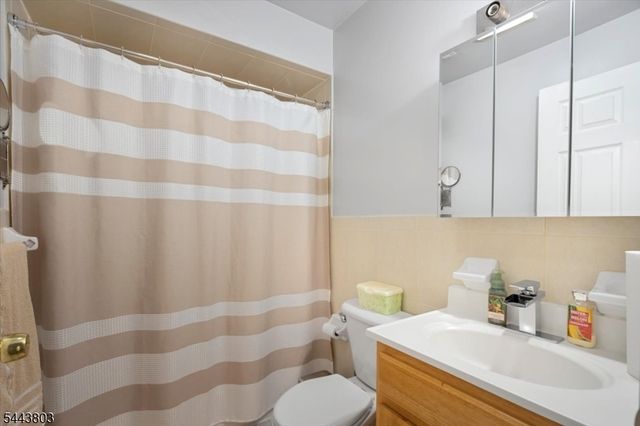 49 Crawford St, Newark City, NJ 07102