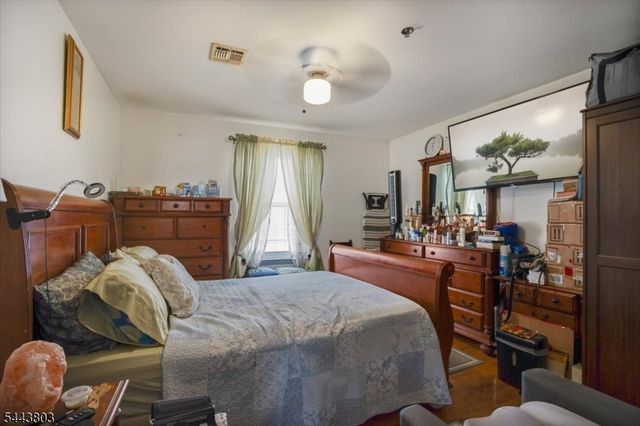 49 Crawford St, Newark City, NJ 07102