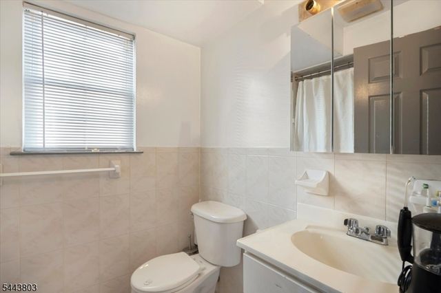 49 Crawford St, Newark City, NJ 07102