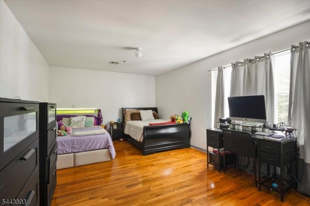 49 Crawford St, Newark City, NJ 07102