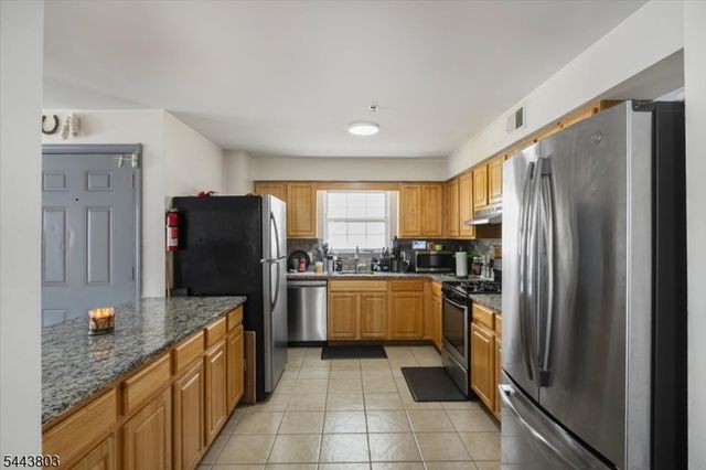 49 Crawford St, Newark City, NJ 07102