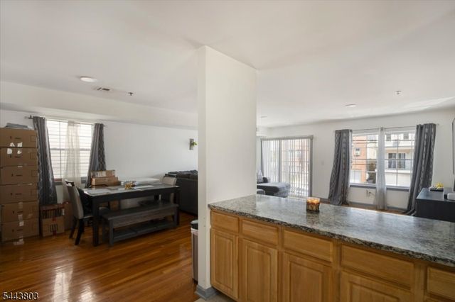 49 Crawford St, Newark City, NJ 07102