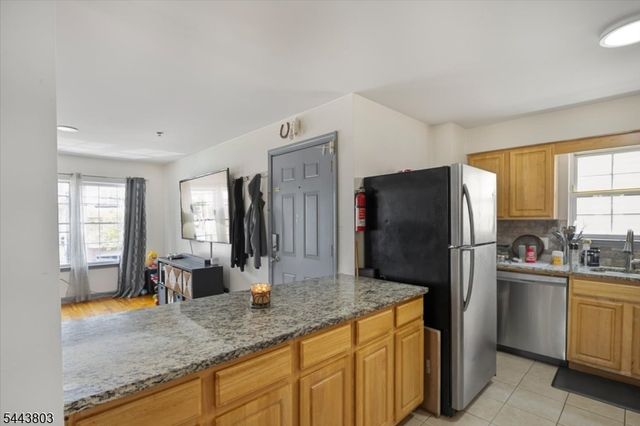 49 Crawford St, Newark City, NJ 07102