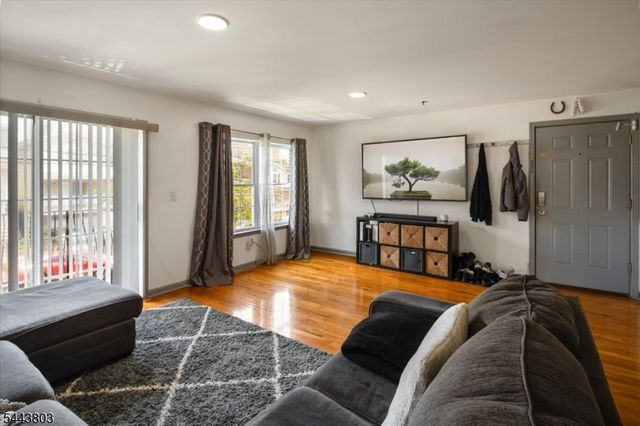 49 Crawford St, Newark City, NJ 07102