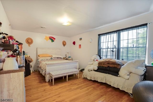49 Crawford St, Newark City, NJ 07102