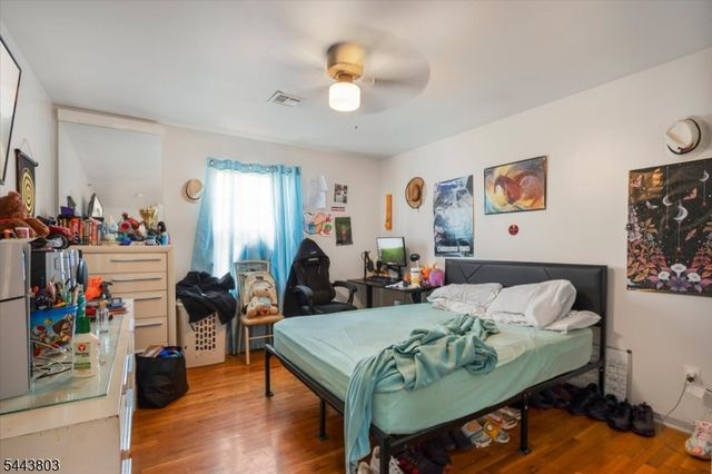 49 Crawford St, Newark City, NJ 07102