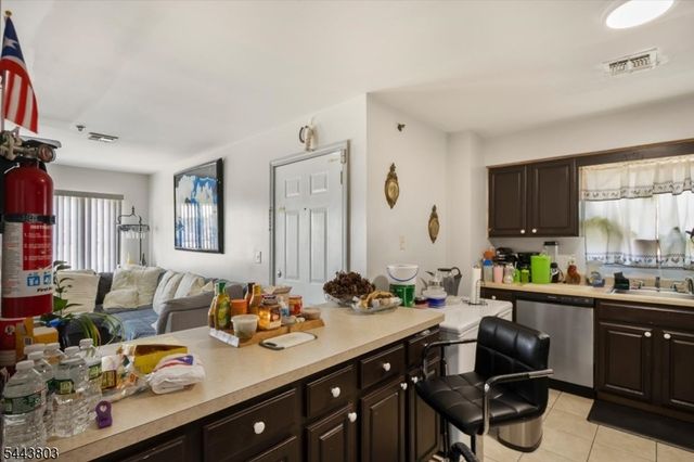 49 Crawford St, Newark City, NJ 07102