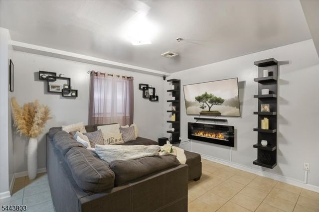49 Crawford St, Newark City, NJ 07102