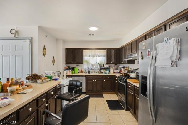 49 Crawford St, Newark City, NJ 07102