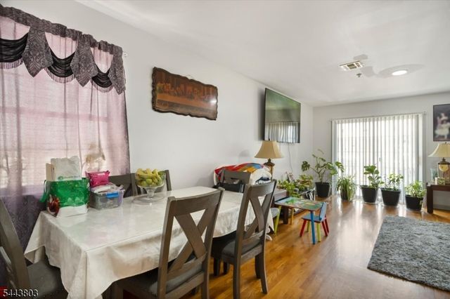 49 Crawford St, Newark City, NJ 07102