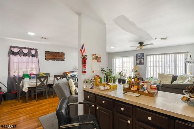 49 Crawford St, Newark City, NJ 07102
