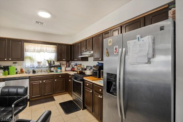 49 Crawford St, Newark City, NJ 07102