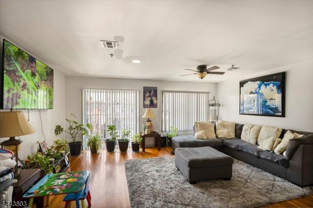 49 Crawford St, Newark City, NJ 07102