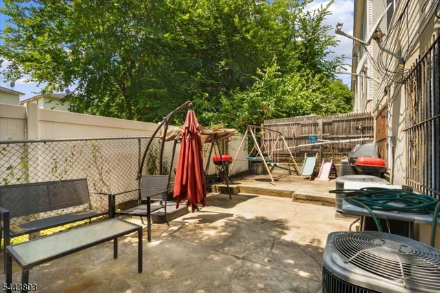 49 Crawford St, Newark City, NJ 07102