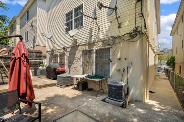 49 Crawford St, Newark City, NJ 07102