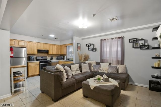 49 Crawford St, Newark City, NJ 07102