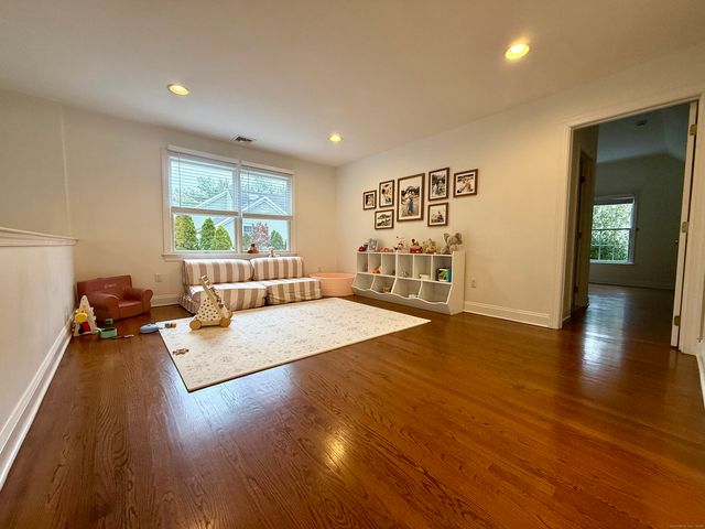 368 Hoyt Street, Darien, CT 06820