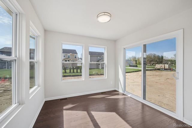 606 Harvest Way, Chelsea, MI 48118