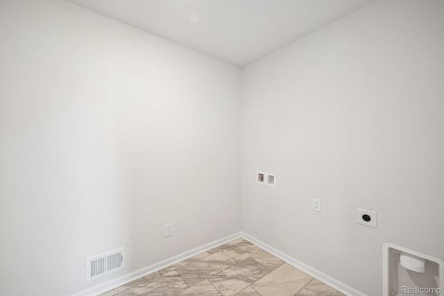606 Harvest Way, Chelsea, MI 48118