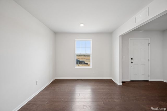 606 Harvest Way, Chelsea, MI 48118