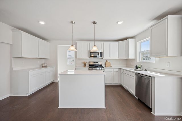 606 Harvest Way, Chelsea, MI 48118