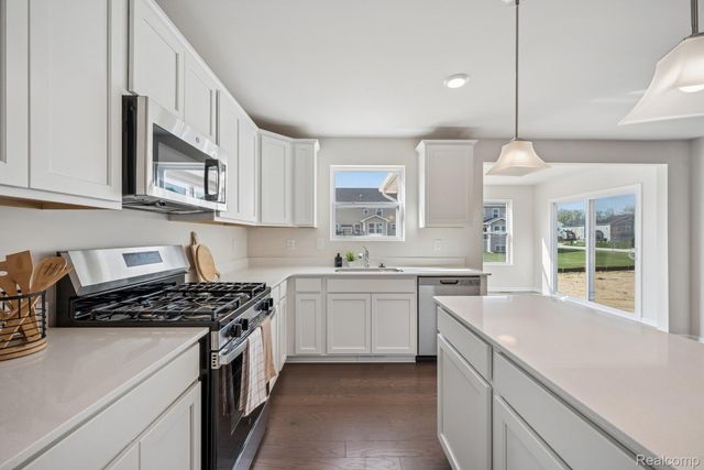 606 Harvest Way, Chelsea, MI 48118