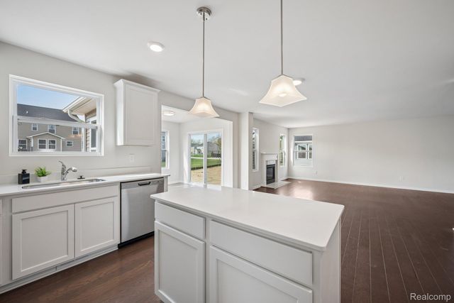 606 Harvest Way, Chelsea, MI 48118