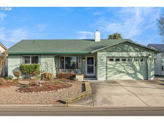 2093 W HAYES St, Woodburn, OR 97071