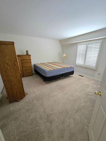 1542 W 93rd Court, Crown Point, IN 46307