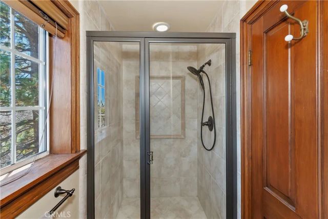 26071 Walnut Hills, Lake Arrowhead, CA 92352