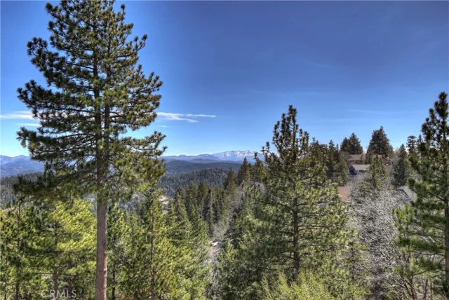 26071 Walnut Hills, Lake Arrowhead, CA 92352