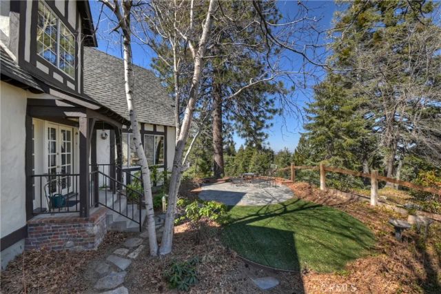 26071 Walnut Hills, Lake Arrowhead, CA 92352