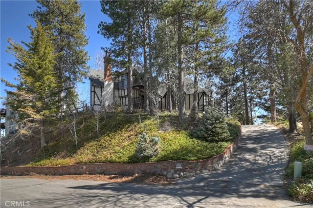 26071 Walnut Hills, Lake Arrowhead, CA 92352
